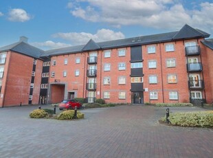 Flat to rent in The Wharf, Leighton Buzzard LU7