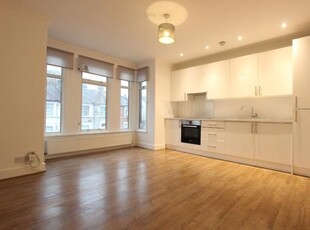 Flat to rent in Wanstead Park Road, Ilford, London IG1