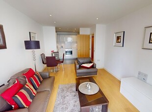 Flat to rent in Waterhouse Apartments, Saffron Central Square, Croydon CR0