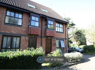 Maisonette to rent in Badgers Close, Woking GU21