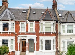 Maisonette to rent in Hillfield Road, London NW6