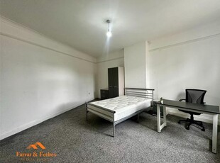 Room to rent in Queen Victoria Road, Burnley BB10