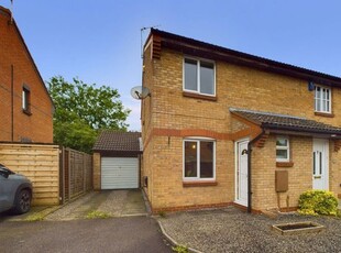 Semi-detached house to rent in Weavers Close, Loughborough LE11
