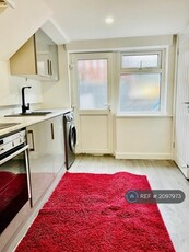 Studio flat for rent in Cross Flatts Grove, Leeds, LS11