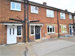 Studio flat for rent in High Street, Orpington, Kent, BR6 0NB, BR6