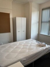 Studio to rent in Eccles Old Road, Salford M6