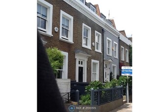 Terraced house to rent in Britannia Road, London SW6