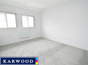 Terraced house to rent in Ryvers Road, Langley, Slough SL3