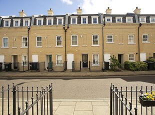 Terraced house to rent in St Matthews Gardens, Cambridge CB1