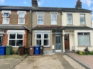 Terraced house to rent in Victoria Road, Stanford-Le-Hope SS17