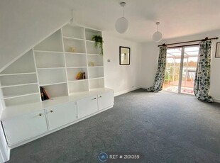 Terraced house to rent in Warren Drive, Lewes BN7
