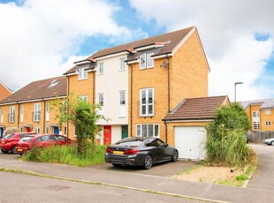 Town house to rent in Grandridge Close, Fulbourn, Cambridge CB21