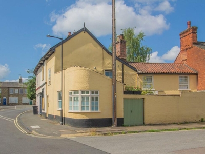 3 bedroom town house for sale in Cannon Street, Bury St. Edmunds, IP33