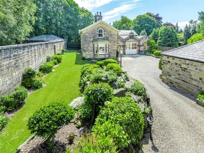 4 bedroom detached house for sale in The Coach House, Apperley Lane, Rawdon, Leeds, West Yorkshire, LS19