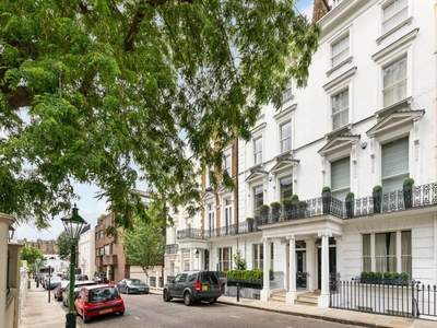 6 bedroom terraced house for sale in Hyde Park Gate, Kensington, London, SW7