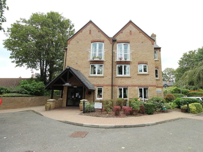 1 bedroom ground floor flat for sale in Lacy Court, Bury St Edmunds, IP33