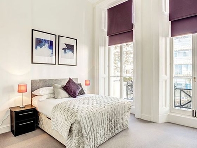 2 bedroom flat to rent London, W8 6JN
