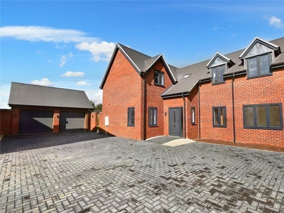 4 bedroom detached house for sale in Malvern Road, St Johns, Worcester, Worcestershire, WR2
