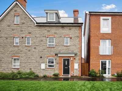 4 bedroom semi-detached house for sale in Crocus Road, Emersons Green, Bristol, BS16