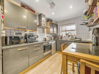 4 Bedroom Terraced House For Sale In Redhill, Surrey
