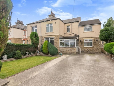 5 bedroom end of terrace house for sale in Mayo Avenue, Bradford, BD5