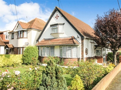 3 bedroom detached house for sale in Oakwood Avenue, Hutton, Brentwood, Essex, CM13