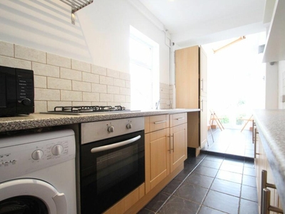 3 bedroom terraced house for rent in Hartopp Road, Leicester, LE2