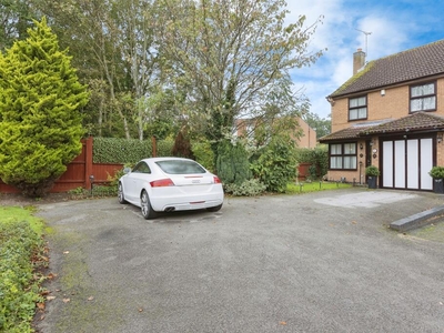 4 bedroom detached house for sale in Haywood Close, Leicester, LE5