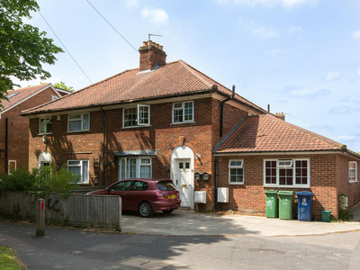5 bedroom semi-detached house for rent in Old Road, Headington, OX3