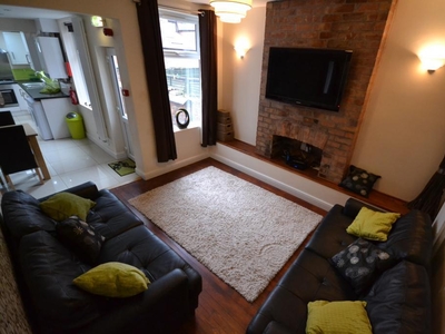 6 bedroom end of terrace house for rent in Kimbolton Avenue, Lenton NG7