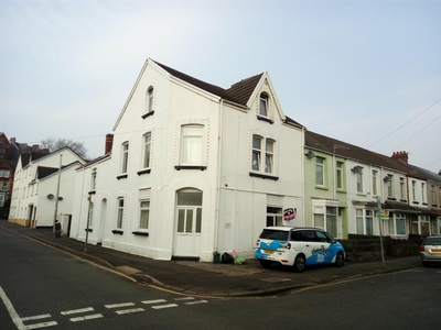 8 bedroom house for rent in St Helens Avenue, Brynmill, Swansea, SA1