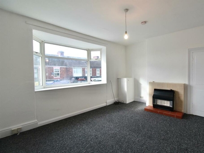1 bedroom flat for rent in Rex Launderette, Newland Avenue, Hull, HU5