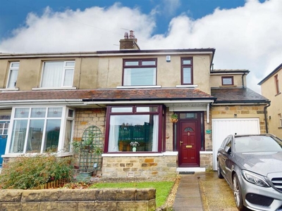 4 bedroom semi-detached house for sale in Wrose View, Wrose, West Yorkshire, BD18