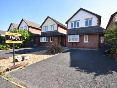 Detached house to rent in Meanwood Avenue, Blackpool FY4