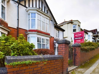 Flat for sale in Queens Road, Sketty, Swansea SA2