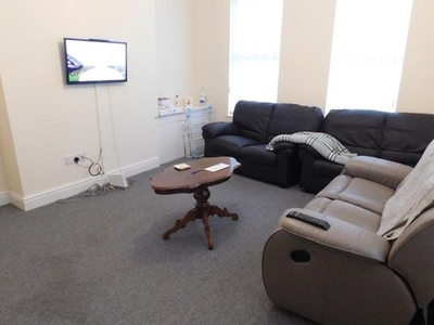 Flat to rent in Smithdown Road, Liverpool L15