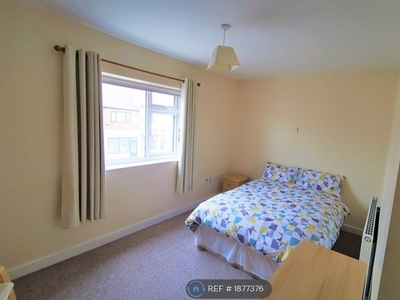 Room to rent in Nantwich Road, Crewe CW2