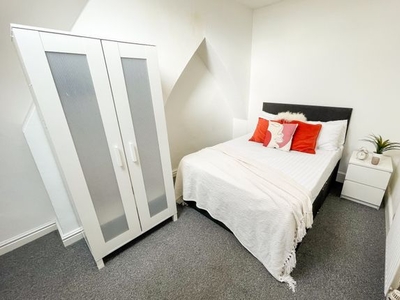 Shared accommodation to rent in Picton Road, Wavertree, Liverpool L15