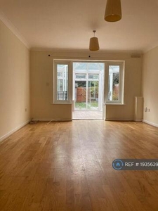 3 Bedroom Semi-detached House For Rent In Twyford