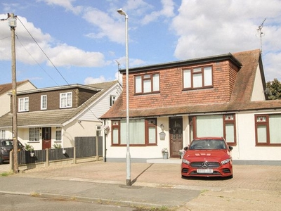 Detached house for sale in Cedar Avenue, Wickford SS12