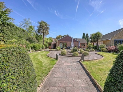 Detached house for sale in Spring Pond Meadow, Brentwood CM15