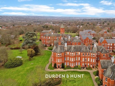 Flat for sale in Sutherland House, Repton Park IG8