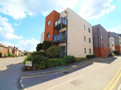 1 bedroom ground floor flat for rent in King Edwards Court, Walnut Tree Close, Guildford, GU1