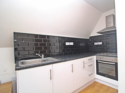 2 bedroom flat for rent in Claude Road, Roath, Cardiff, CF24