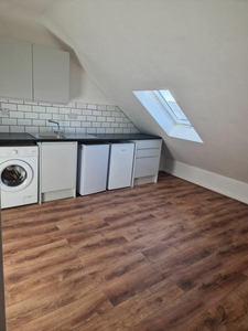2 bedroom flat for rent in Flat , - Park Street, Luton, LU1