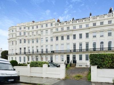 2 bedroom flat for sale in Marine Parade, Brighton, BN2