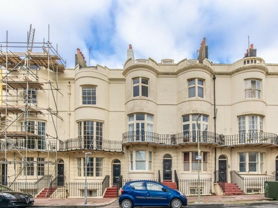 2 bedroom flat for sale in Regency Square, Brighton, BN1 2FJ, BN1