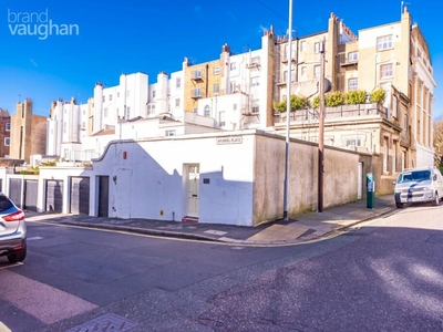 2 bedroom flat for sale in Sussex Square, Brighton, BN2