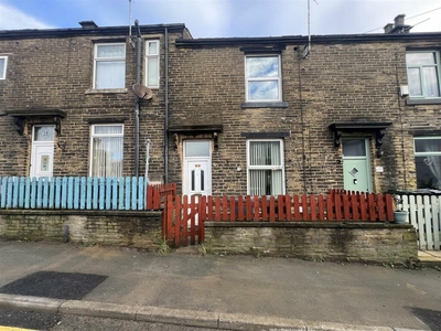 2 bedroom terraced house for sale in Back Lane Bradford, BD13