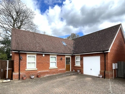 3 bedroom bungalow for sale in St. Georges Court, Park Avenue, Hutton, Brentwood, CM13